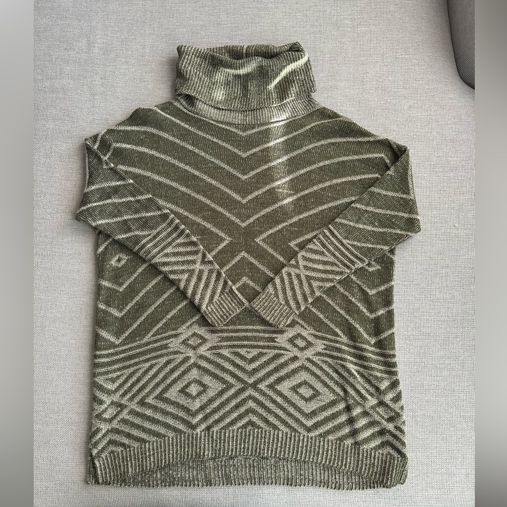 Alya Turtleneck Green and cream Sweater